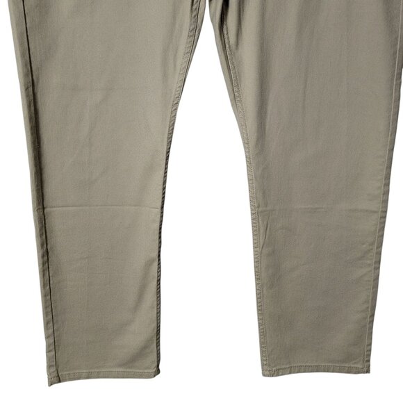 Levi's Mens 502 Taper Fit Khaki Work Pants 46x32 Classic American Denim Jeans - Picture 3 of 9